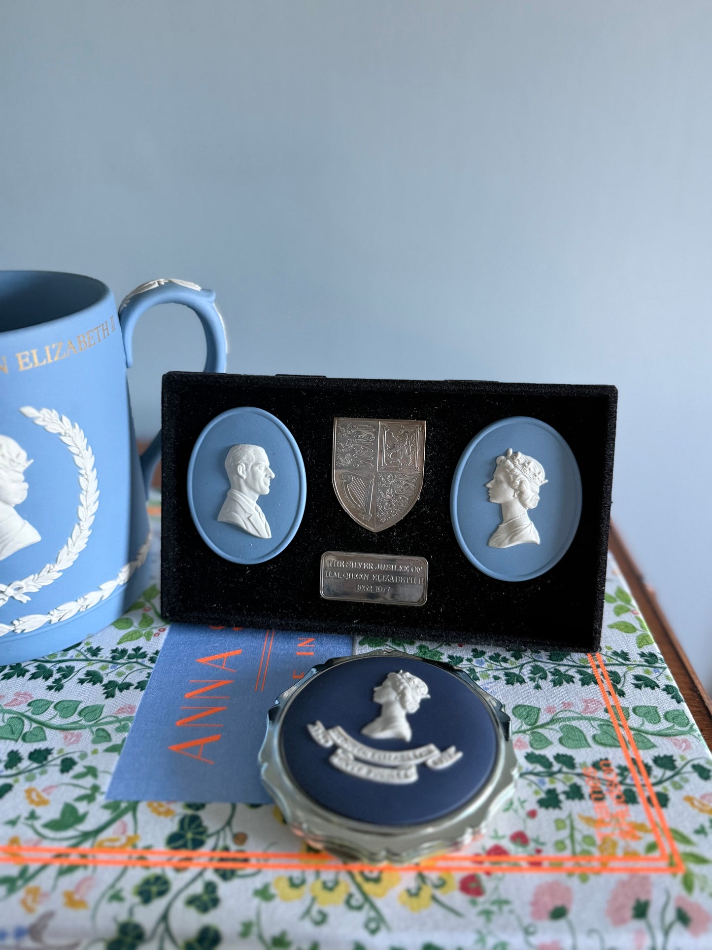 Wedgwood Jasperware Queen Elizabeth & Price Philip Silver Jubilee Cameos
