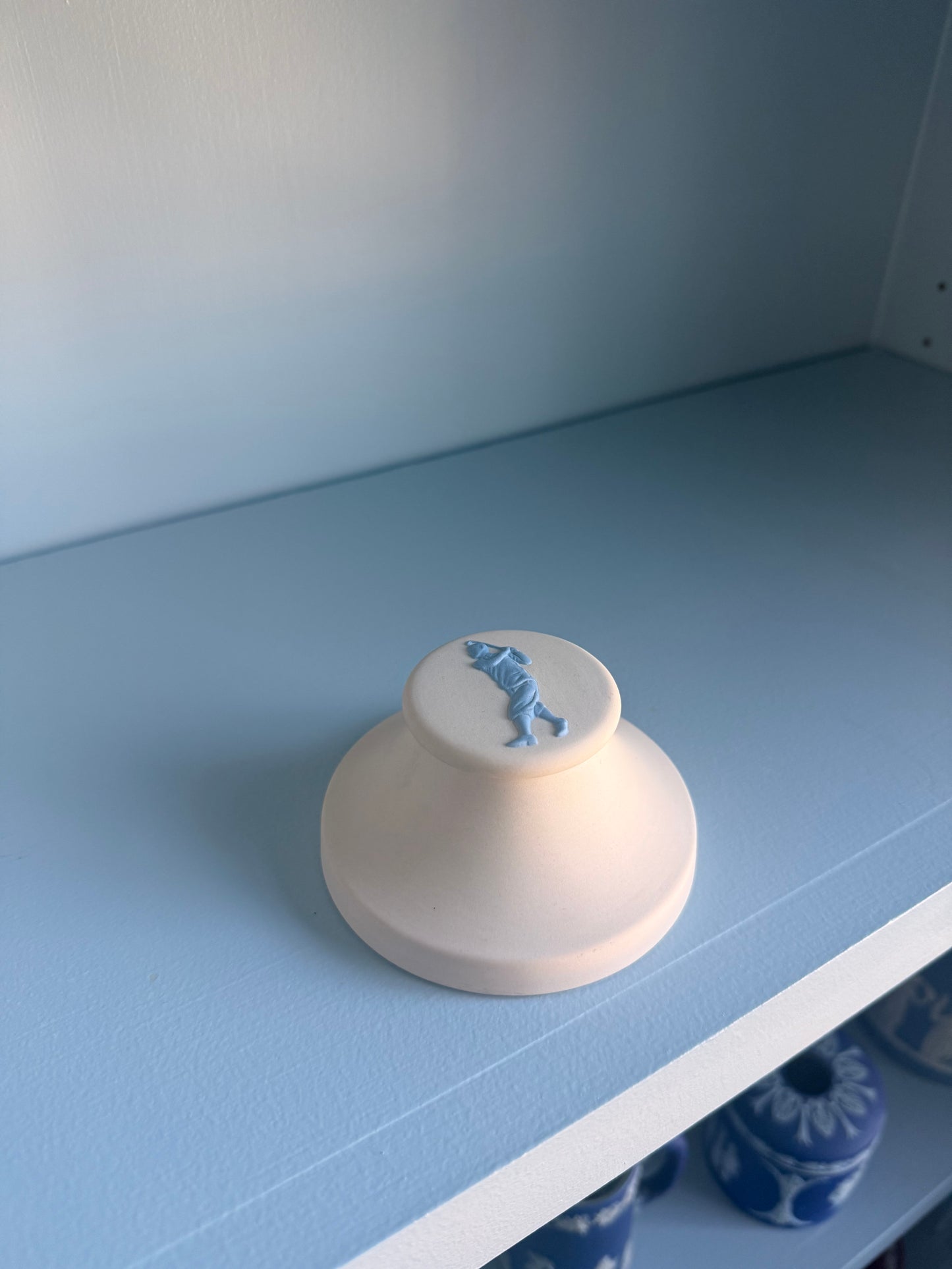 Wedgwood Lavender on Cream Golfer Paperweight