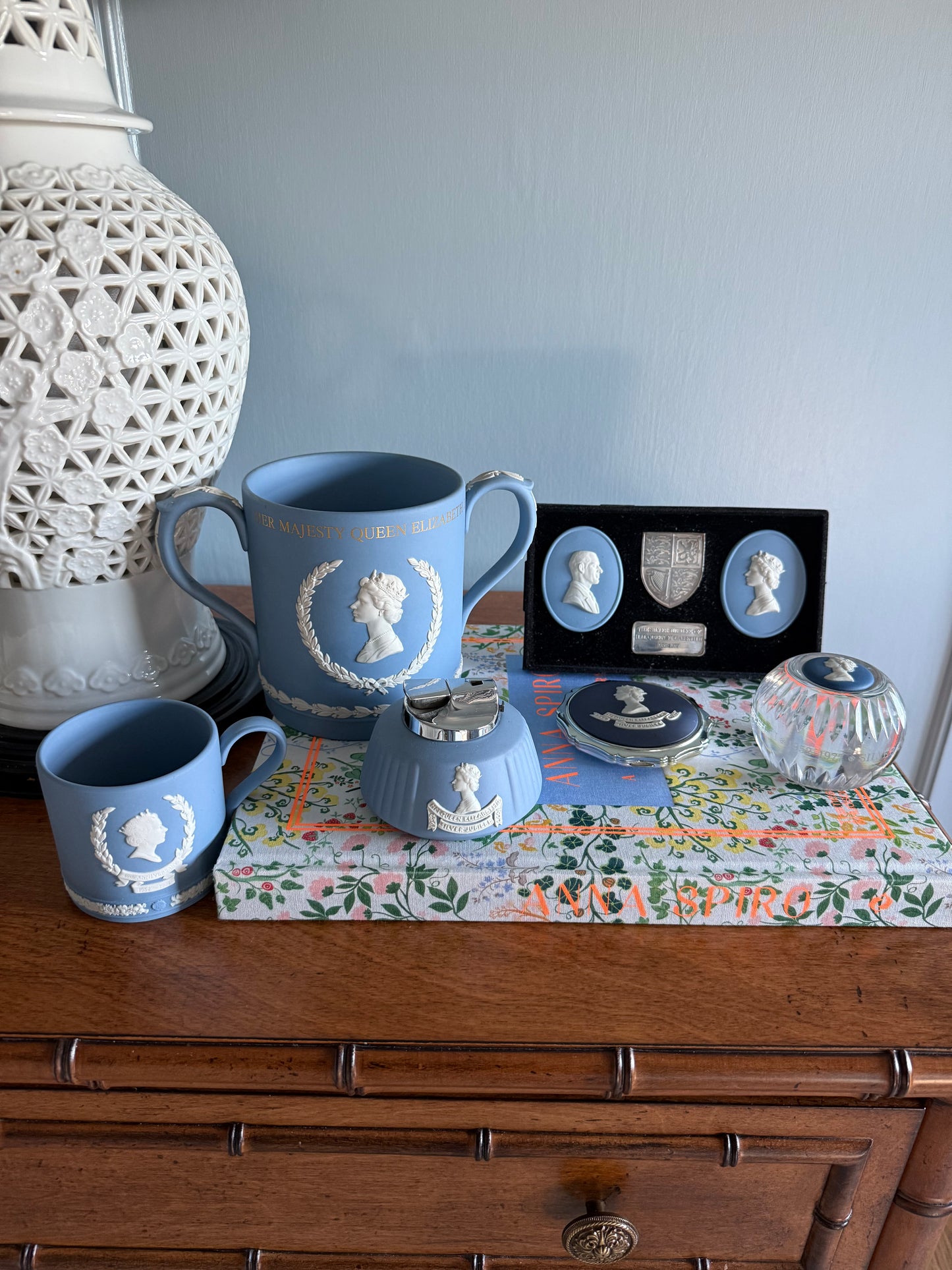Wedgwood Jasperware Queen Elizabeth II 40th Anniversary Mug