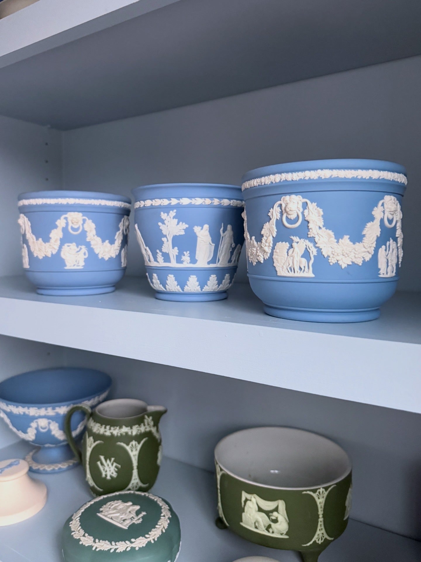 Wedgwood Jasperware Cream on Lavender Cachepot with Lion Heads