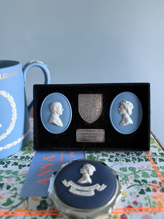 Wedgwood Jasperware Queen Elizabeth & Price Philip Silver Jubilee Cameos